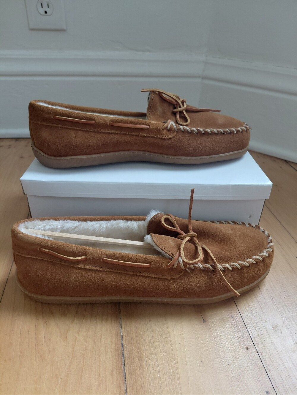 Minnetonka pile lined hard sole Moccasins  suede brown Sz 12